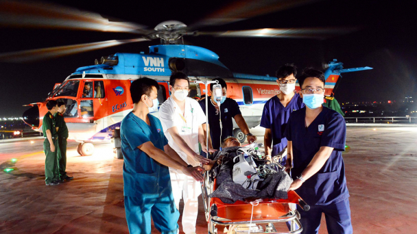 Đưa ngư dân đột quỵ não từ Trường Sa về đất liền điều trị
