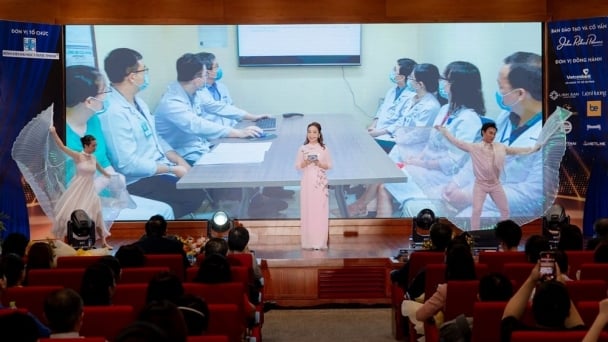 Lần đầu tiên y bác sĩ thi làm MC