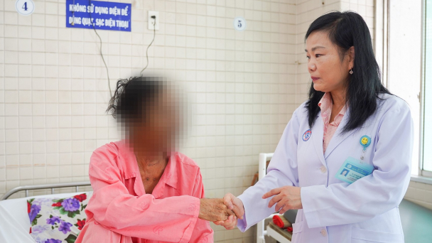 Điều trị thành công bệnh nhân tràn dịch dưỡng trấp màng phổi