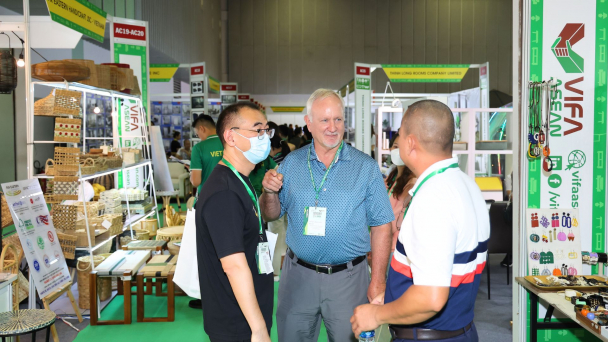 Hơn 200 doanh nghiệp tham gia hội chợ đồ gỗ và mỹ nghệ Vifa ASEAN