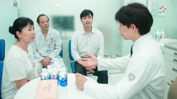 Đẩy mạnh ứng dụng y học hiện đại, chăm sóc sức khỏe toàn diện