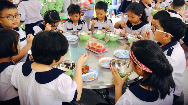 Siết quản lý bữa ăn bán trú sau vụ suất ăn Sago Food