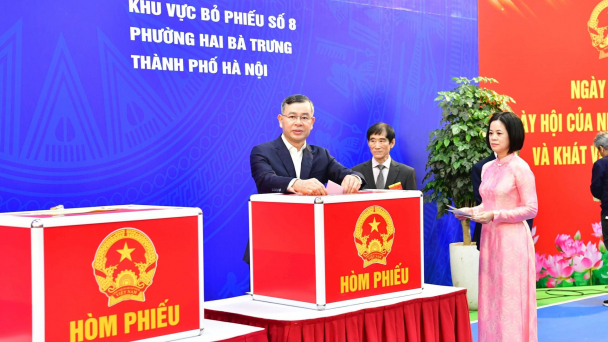 Phường Hai Bà Trưng khen thưởng các tập thể, cá nhân trong công tác bầu cử