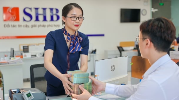 Cổ đông nội bộ SHB 'sang tay' cổ phiếu?