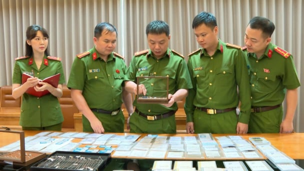 Triệt phá đường dây buôn lậu kim cương xuyên quốc gia