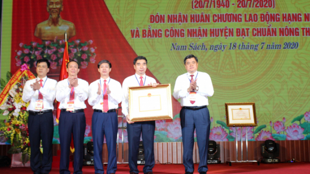 Huyện Nam Sách đón bằng công nhận đạt chuẩn nông thôn mới