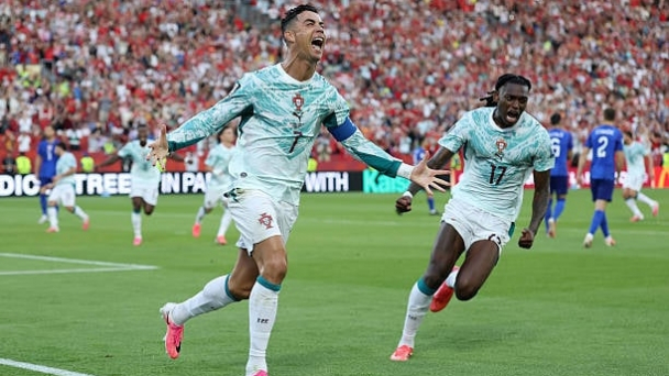 Ronaldo phá lời nguyền 20 năm, lập kỷ lục lớn tuổi nhất lịch sử World Cup