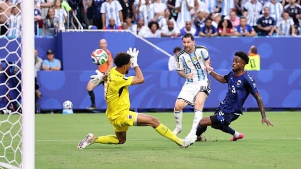 Argentina thoát hiểm trước Cape Verde trong 120 phút