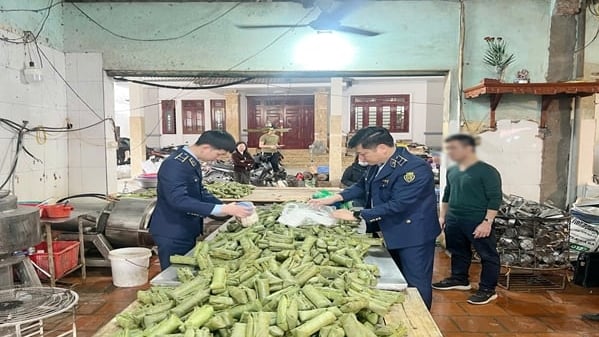 Sản xuất giò chả có hàn the, chủ cơ sở bị khởi tố