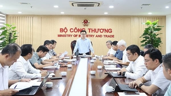 Đẩy nhanh các dự án truyền tải điện bảo đảm an ninh năng lượng quốc gia