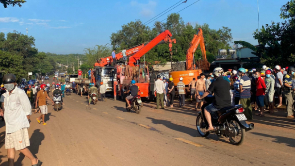 Tai nạn kinh hoàng 8 người thương vong
