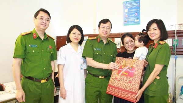 Chương trình ‘Kết nối yêu thương - Sưởi ấm trái tim’ Bệnh Viện Nhi Hà Nội