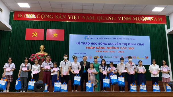 Nutifood tiếp sức học sinh, sinh viên nghèo thực hiện ước mơ đến trường