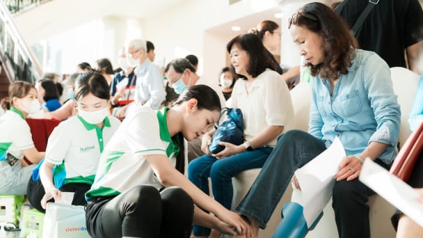 Värna tư vấn sức khỏe và dinh dưỡng cho 1.000 người cao tuổi