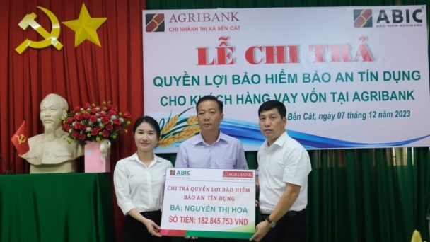 Bảo hiểm Agribank chi trả quyền lợi cho khách hàng ở Bình Dương