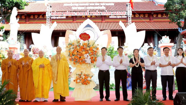 Chủ tịch Ủy ban Mặt trận Tổ quốc tỉnh Thái Nguyên dự Đại lễ Phật đản