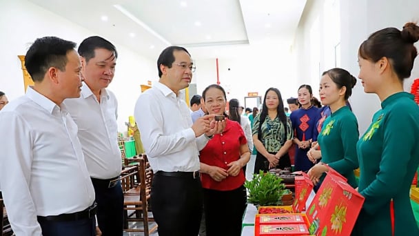 Bí thư Thái Nguyên đối thoại với nông dân về nông nghiệp xanh