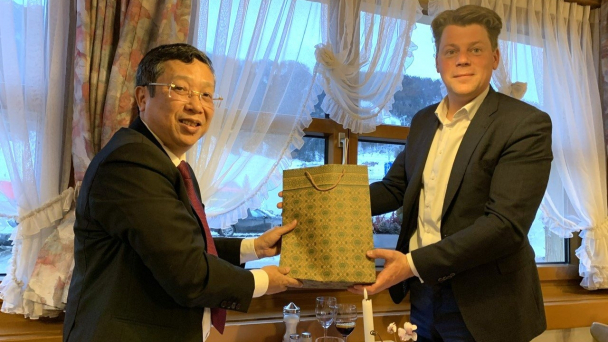 Thứ trưởng Hoàng Trung làm việc với Tổng Giám đốc IDH tại Thụy Sỹ