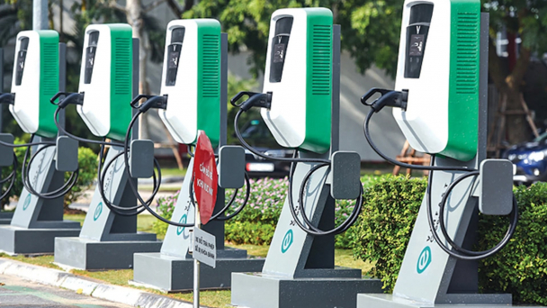 Thủ tướng yêu cầu phát triển trạm sạc, đổi pin xe điện tại chung cư
