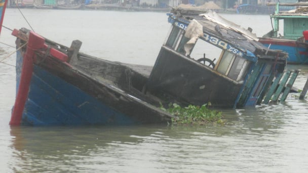Thêm một tàu cá Bình Định bị chìm, 14 thuyền viên chưa được tìm thấy