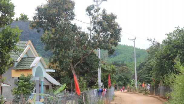 Điện theo Tết về với đồng bào vùng cao Canh Liên
