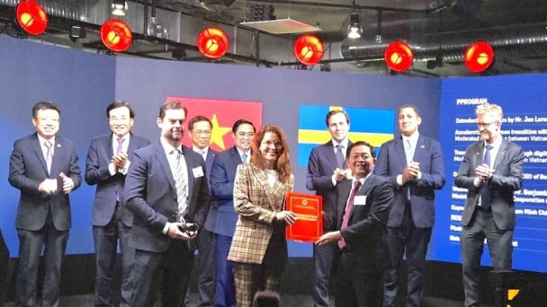 Bình Định trao giấy chứng nhận đăng ký đầu tư cho dự án 1 tỷ USD
