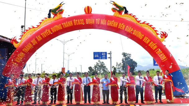 Gia Lai khánh thành 2 tuyến đường giao thông chào mừng Đại hội Đảng bộ tỉnh