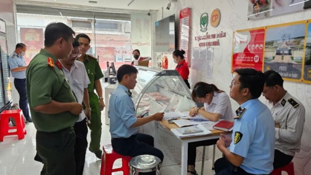 Ngay lập tức kiểm tra đột xuất cửa hàng thực phẩm C.P tại Sóc trăng
