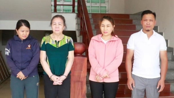 Khởi tố 4 đối tượng buôn bán hàng giả