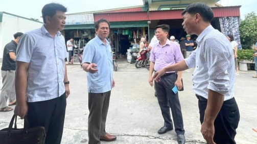 Điều tra nguyên nhân 2 người tử vong do ăn tiết canh lợn