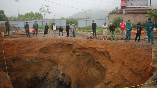 Chưa tìm thấy nạn nhân mất tích dưới hố sụt lún ở Bắc Kạn