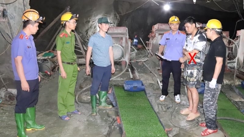 Bắt giữ 60 đối tượng khai thác vàng trái phép trong rừng sâu