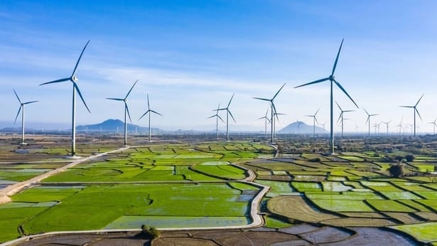 Chuyển dịch năng lượng tái tạo để làng quê phát triển bền vững