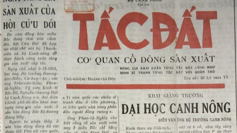 Lần trang báo cũ trước đèn