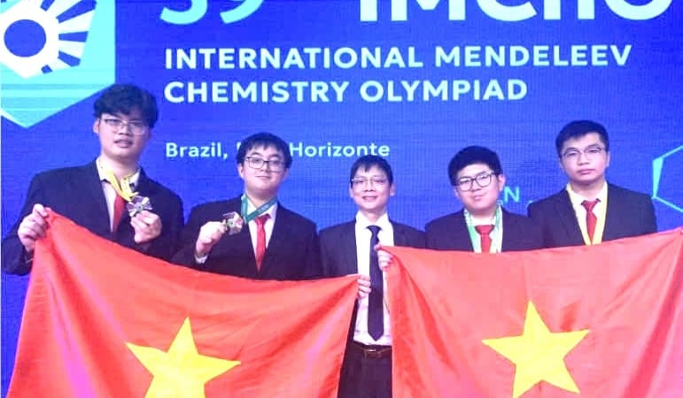 Cả 4 học sinh Việt Nam giành huy chương tại 'Kỳ thi Hóa học khó nhất hành tinh'