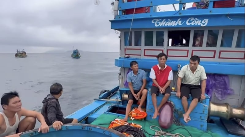 Chìm tàu cá trên vùng biển Lý Sơn