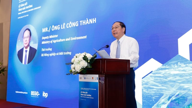 Vinh danh 12 sáng kiến chống ô nhiễm nhựa
