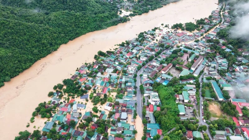 Hãi hùng vùng lũ Nghệ An: 'Sau 1 tiếng, nước đã dâng đến nóc nhà'