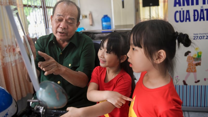 Vinamilk ‘viết tiếp câu chuyện hòa bình’ bằng tranh và hành động
