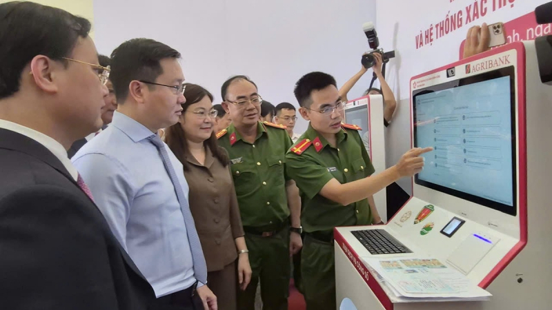 Ra mắt Trạm dịch vụ công số tại Ninh Bình