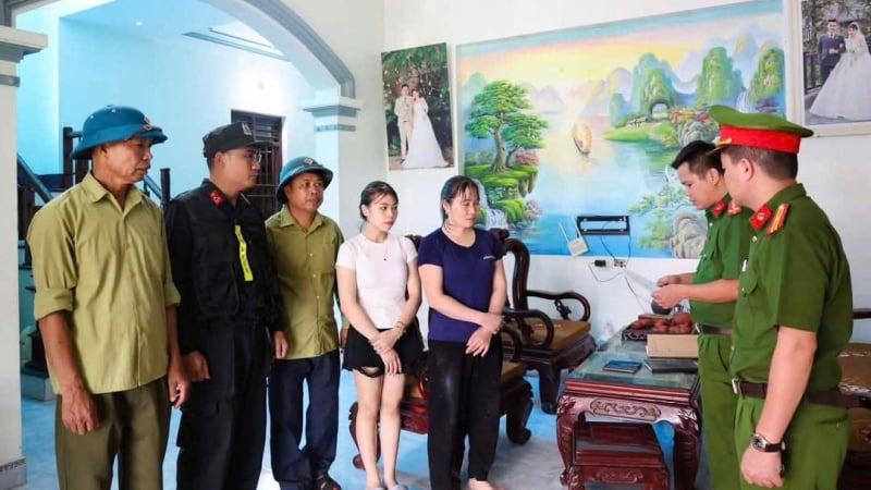 Khởi tố hai đối tượng lừa đảo 'bao luật' cho xe vi phạm giao thông