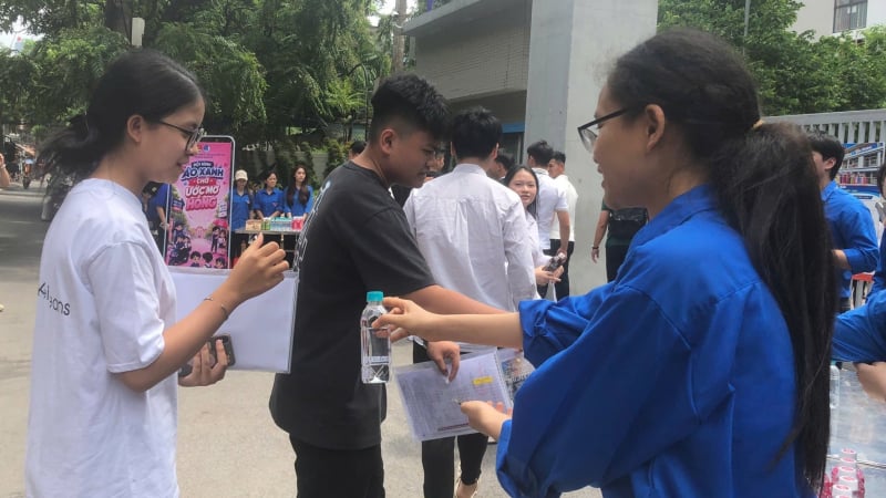 Hơn 1,2 triệu thí sinh bước vào môn thi tốt nghiệp THPT đầu tiên
