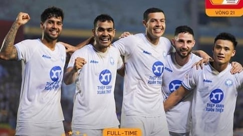 Chức vô địch V.League 2024/2025 trong tầm tay Nam Định