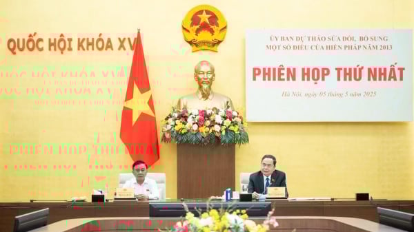 Ủy ban dự thảo sửa đổi Hiến pháp họp phiên đầu, thông qua 6 văn bản