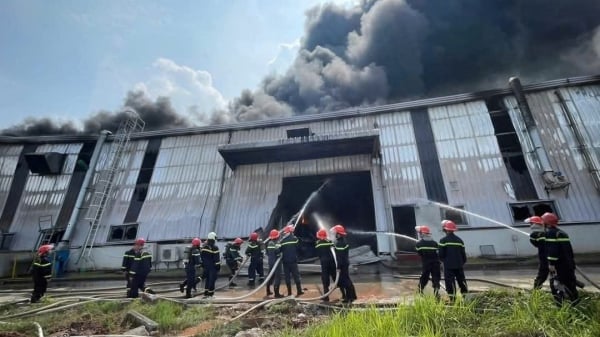Cháy lớn ở Khu công nghiệp Bá Thiện 2, thiệt hại hơn 200 tỷ đồng