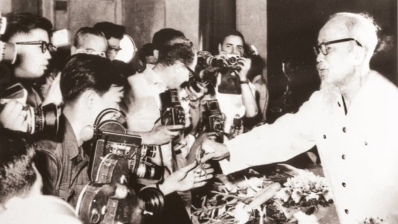 Nhà báo cách mạng Hồ Chí Minh