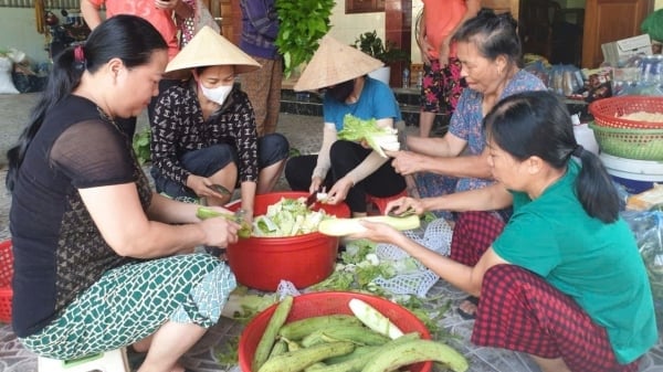 Chuyện sau lũ: [Bài 1] Nhóm lại bếp