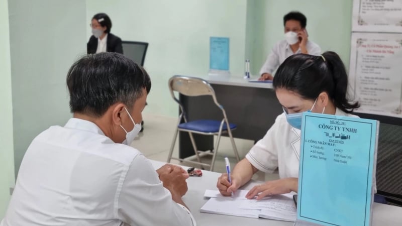 Người trung niên tìm lại chỗ đứng trên thị trường lao động