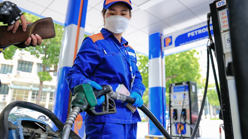 Xăng dầu đồng loạt giảm sâu, E10 RON95 còn 22.060 đồng/lít