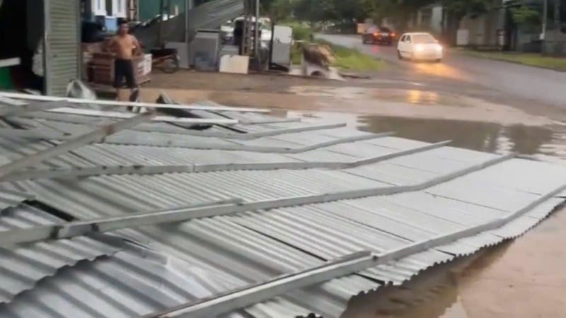 1 người chết, 304 nhà dân ở tỉnh Phú Thọ bị tốc mái